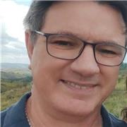 Leciono química para todos os públicos. Sou engenheiro químico com doutorado em engenharia química